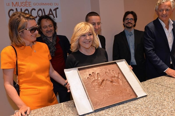 Le musée gourmand du chocolat, vous connaissez? Casting.fr a participé à son inauguration en présence de Jean-Paul Belmonde et Nicoletta... On vous raconte tout!