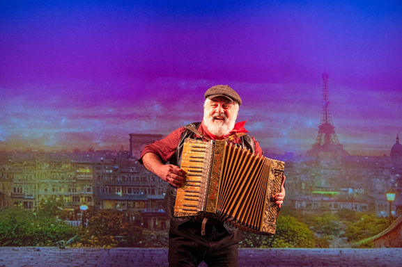 Gagnez vos places pour découvrir la comédie musicale Paris is Magique en famille !