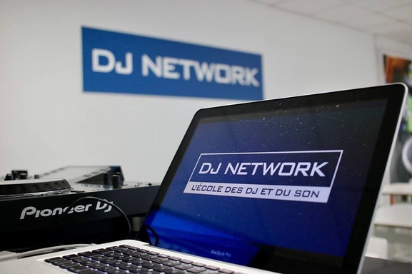 Dj Network c’est l’école des DJ à intégrer si vous voulez vous lancer dans une carrière professionnelle. Gagnez vos formations maintenant!