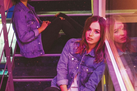 « Louise & Louise » Frais et sincère, le duo annonce un grand succès...