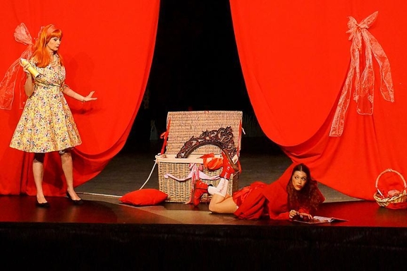 "La Folle Histoire du Petit Chaperon Rouge", venez découvrir la comédie musicale qui revisite le conte de votre enfance !