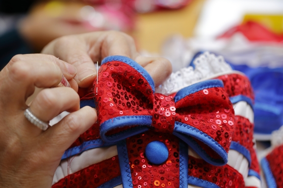 L’incontournable Moulin Rouge rouvre ses portes en septembre 2021. On vous invite dans l'un des cabarets les plus célèbres au monde!