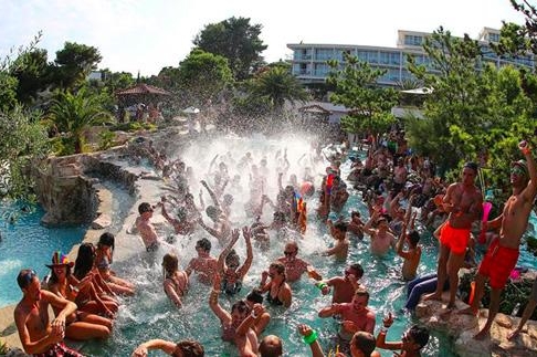 Laissez-vous emporter par l'aventure humaine et musicale la plus décalée du festival "Inox Park4" report vidéo!