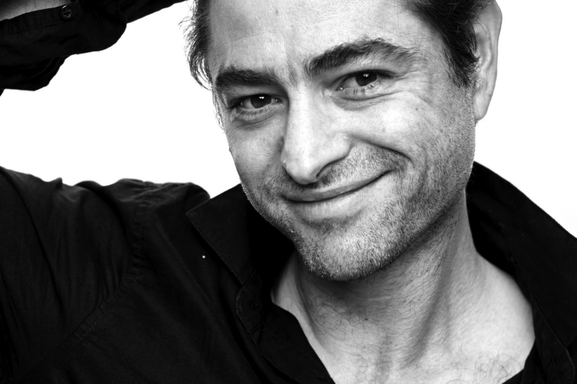 Nicolas Koretzky propose une analyse hilarante de notre société dans "Point de Rupture" au théâtre de l'Archipel. A voir absolument, drôle et corrosif en bref EXQUIS!