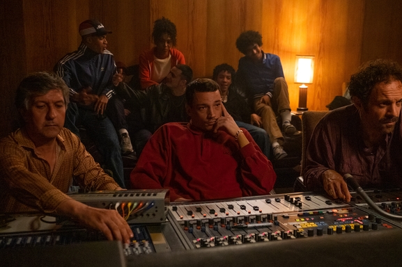 SUPREMES  : Le biopic sur le groupe NTM raconte les débuts du groupe de rap phénomène. Les années 90 et la fulgurante apparition du groupe NTM. Au-dessus des lois, ils ont batti une histoire: les débuts du rap en France.