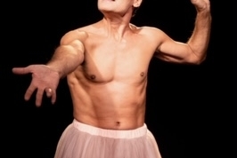 Mauvaise petite fille blonde de Pierre Notte, une pièce investie, un manifeste  contre l'injustice. La pièce se joue actuellement au Théâtre La Flèche à Paris!