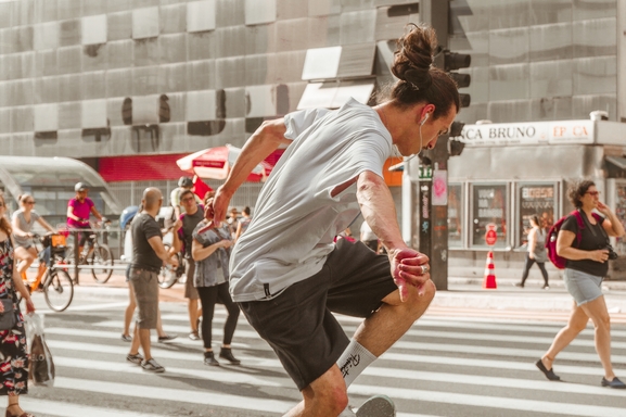 La figuration, le rôle phare du cinéma que tout le monde convoite.