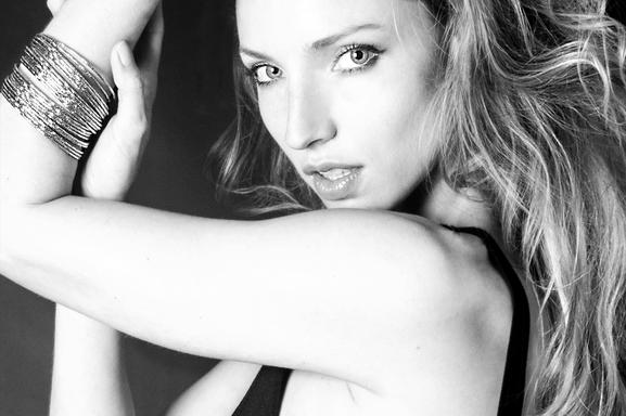 Olivia Tribe Yoga, a démarré ses castings grâce à Casting.fr. Mannequin et professeur de yoga, elle lance une plateforme unique pour ceux qui veulent pratiquer.