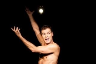 Mauvaise petite fille blonde de Pierre Notte, une pièce investie, un manifeste  contre l'injustice. La pièce se joue actuellement au Théâtre La Flèche à Paris!