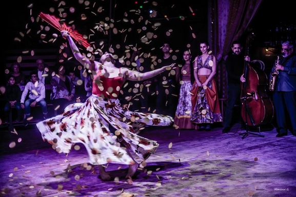 Le cirque Romanès présente "La Trapéziste des Anges": danse, musique, cirque et émotions pour toucher le ciel!