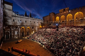 Du 4 Juillet au 23 juillet se déroulera le Festival d’Avignon ! Une occasion à ne pas manquer pour découvrir de nombreux talents.