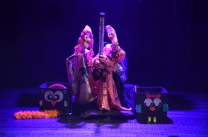 Cirque aérien, magie et marionnettes découvrez l’univers merveilleux du spectacle, Charlie Poppins de Débora Roquebrune.