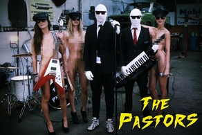 "The pastor" le groupe électro-pop formé par deux hommes invisible !