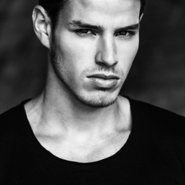 Alextooval
