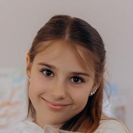 JuliaAmiraSkyla