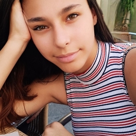 Aly77