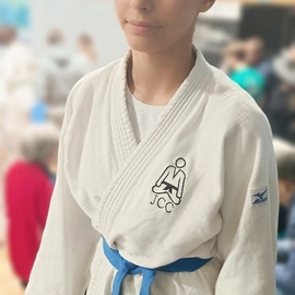 Aly77