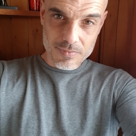 77Antoni79