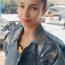 Aly77