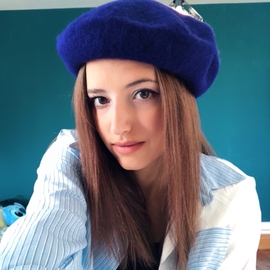 Chloe_chant_off