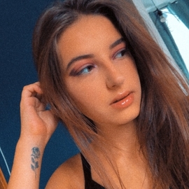 Chloe_chant_off