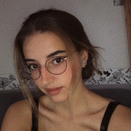 Chloe_chant_off