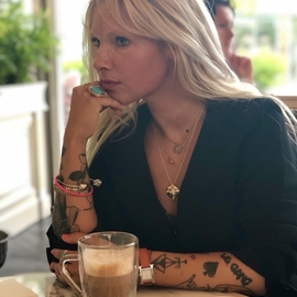 Amandinedoll