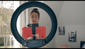 "Du Temps à Revendre" (la fille) Film Jardiland - Robot tondeuse E-600 ECLOZ
