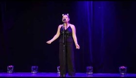 Candyce chante sa composition "NON" en finale des Etoiles de nos Régions