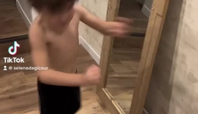 Augustin imitant Bruce Lee