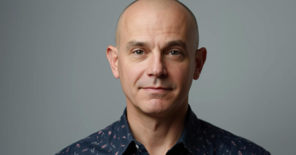 Casting homme chauve d'environ 40 ans pour silhouette dans vidéo YouTube