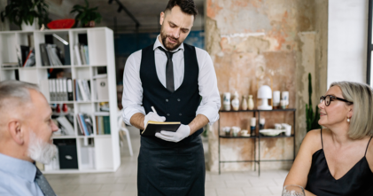 Casting homme entre 30 et 50 ans pour silhouette parlante dans sketch show Chamouxland 2 de Camille Chamoux