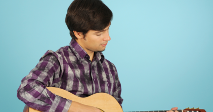 Casting guitariste de tout âge pour tournage sketch show Chamouxland de Camille Chamoux