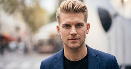 Casting mannequin homme blond pour défilé à Paris