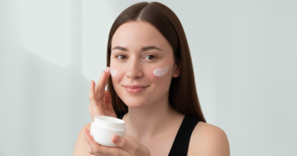 Casting modèle femme caucasienne entre 25 et 35 ans pour campagne publicitaire skincare