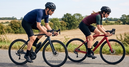 Casting figurant homme et femme cycliste avec son vélo pour la série Le Tour de France