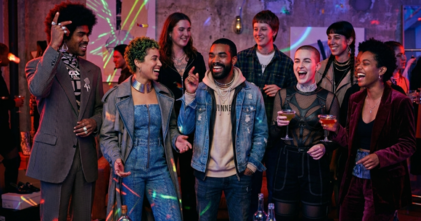 Casting figurant homme et femme entre 18 et 40 ans avec des looks stylés pour une scène en soirée dans un court métrage