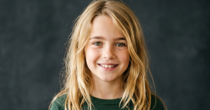 Casting petite fille anglophone blonde aux yeux verts pour un rôle dans un film réalisé par Xavier Gens