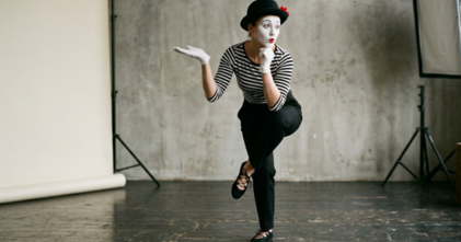 Casting mime homme ou femme pour une émission en anglais diffusée sur les réseaux sociaux