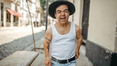 Casting homme de petite taille entre 25 et 40 ans pour figuration dans série Plus belle la vie