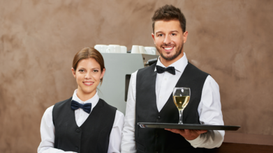 Casting homme et femme avec expérience en service pour tournage série TV