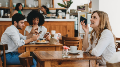 Casting comédien et comédienne entre 18 et 25 ans pour projet audiovisuel hôtellerie et restauration