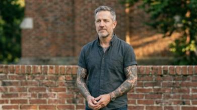Casting comédien de 50 ans et plus avec tatouages visibles pour tournage long métrage