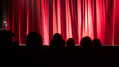 Casting comédien comédienne chanteur et chanteuse entre 18 et 30 ans pour comédie musicale en tournée en Italie