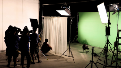 Casting figurant homme et femme entre 18 et 99 ans pour tournage long métrage avec Natalie Portman et Jonathan Bailey