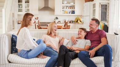 Casting vraie famille avec parents entre 30 et 45 ans et deux enfants entre 5 et 12 ans pour tournage vidéo et shooting photo