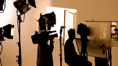 Casting homme et femme entre 30 et 60 ans pour silhouette dans série France TV