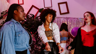 Casting figurant homme et femme entre 30 et 35 ans pour tournage clip