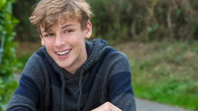 Casting adolescent entre 12 et 13 ans pour tournage vidéo YouTube avec youtubeuse de plus d'1 million d'abonnés