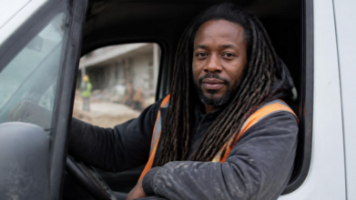 Casting homme typé afro avec longues dreadlocks pour silhouette dans série TF1